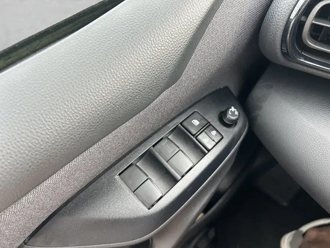 Toyota Yaris - Thumbnail 12