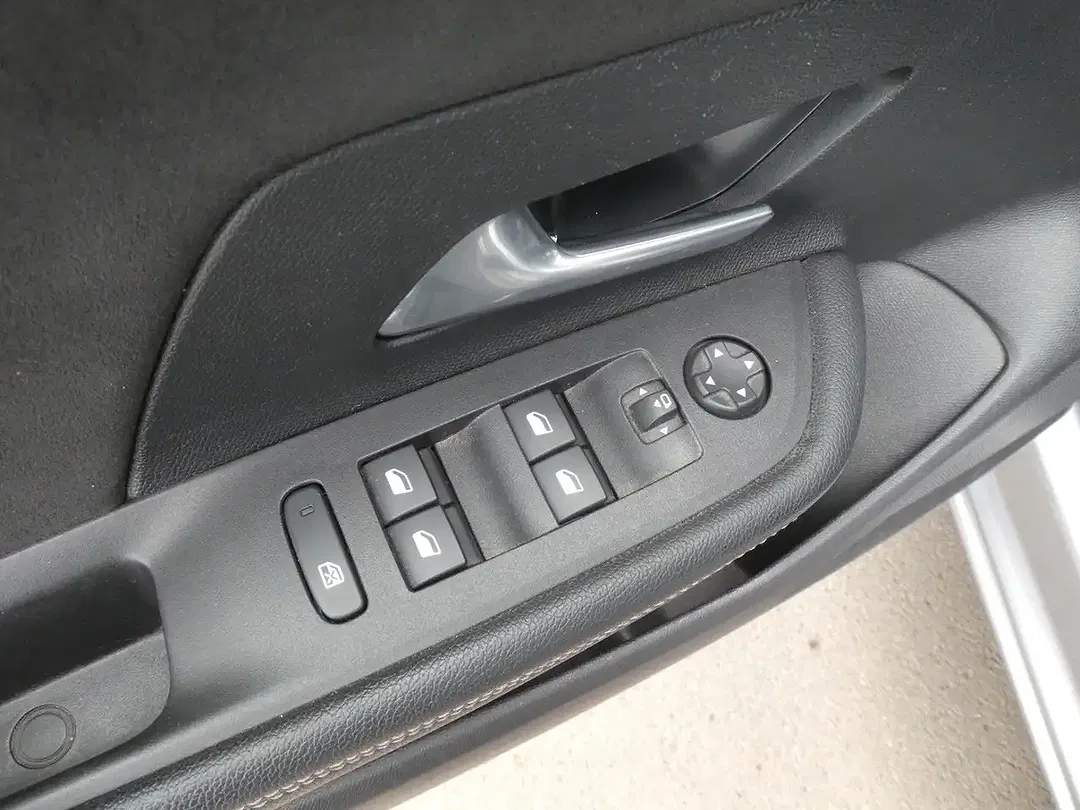 Opel Mokka-E - Thumbnail 7