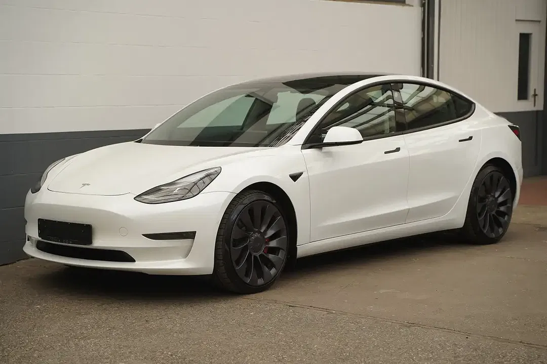 Tesla Model 3 - Thumbnail 1