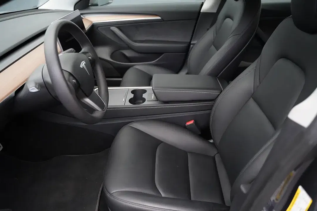 Tesla Model 3 - Thumbnail 10