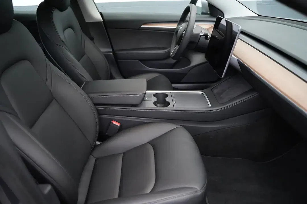 Tesla Model 3 - Thumbnail 14