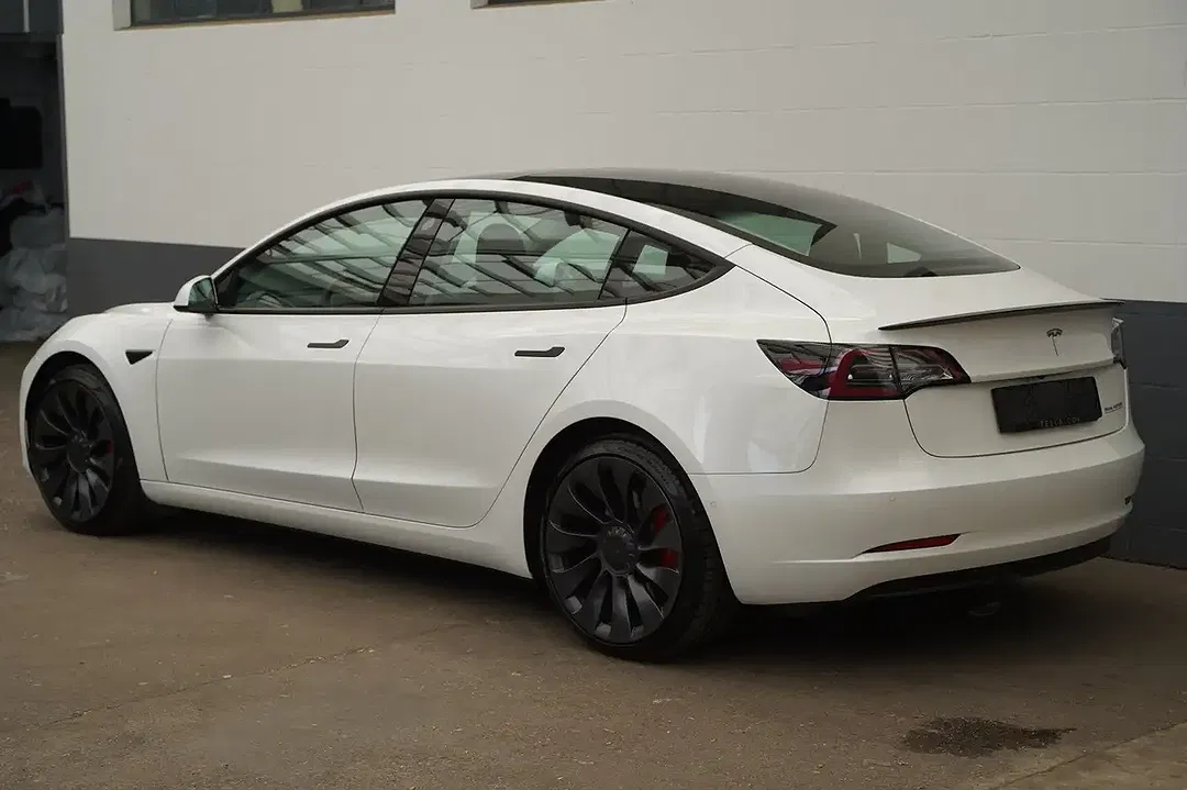Tesla Model 3 - Thumbnail 4