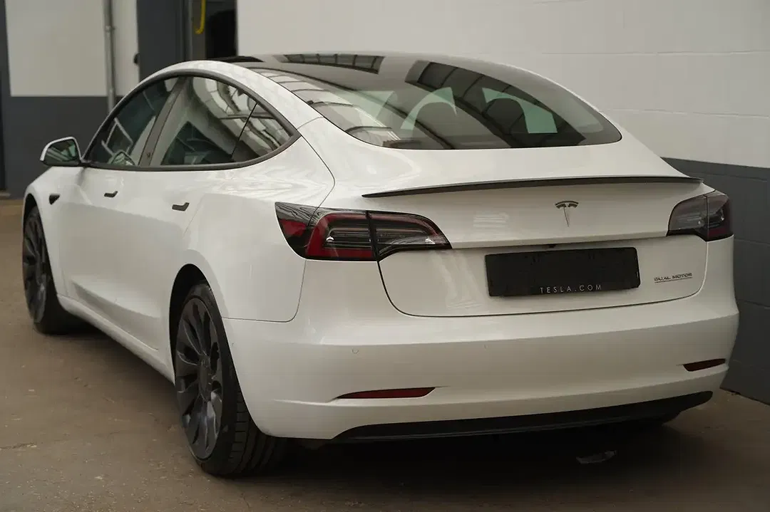 Tesla Model 3 - Thumbnail 5