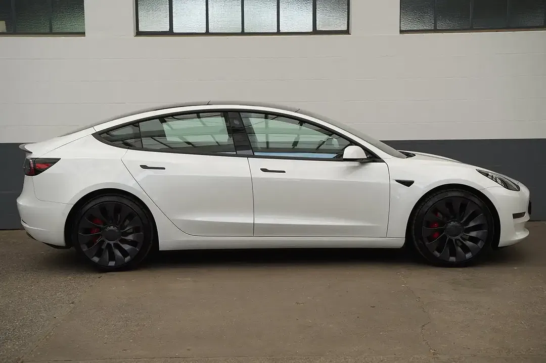 Tesla Model 3 - Thumbnail 7