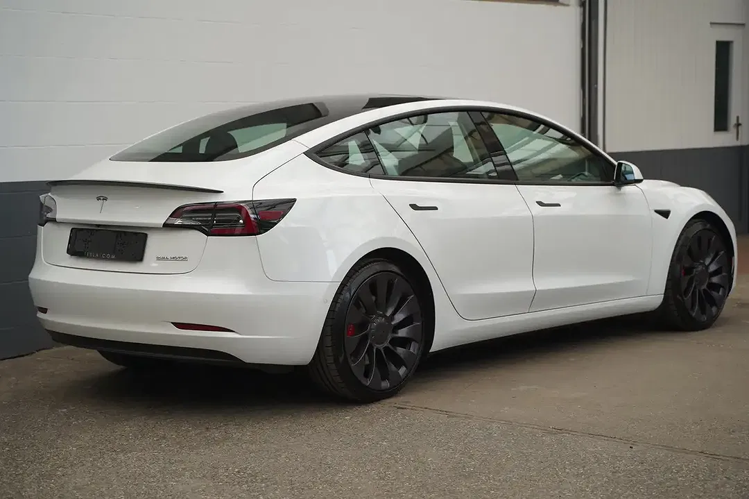 Tesla Model 3 - Thumbnail 8