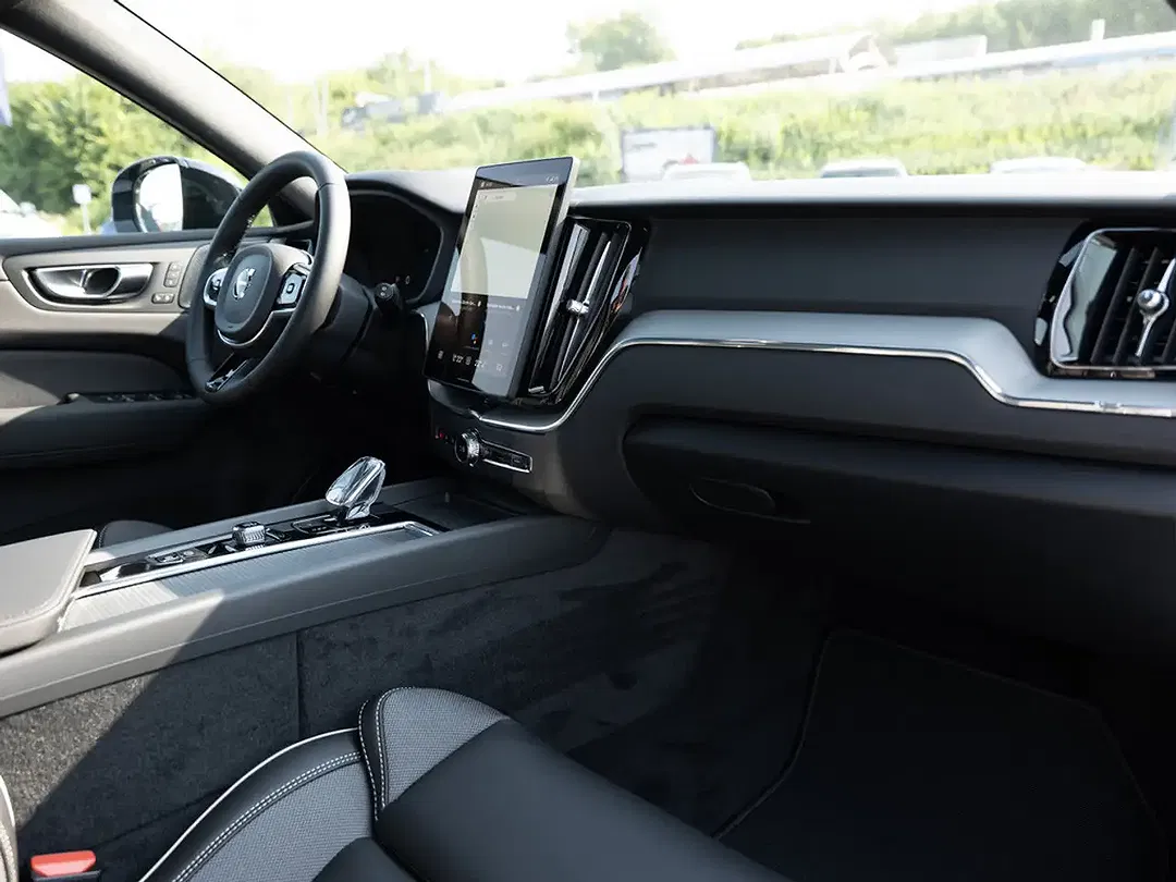 Volvo XC60 - Thumbnail 5