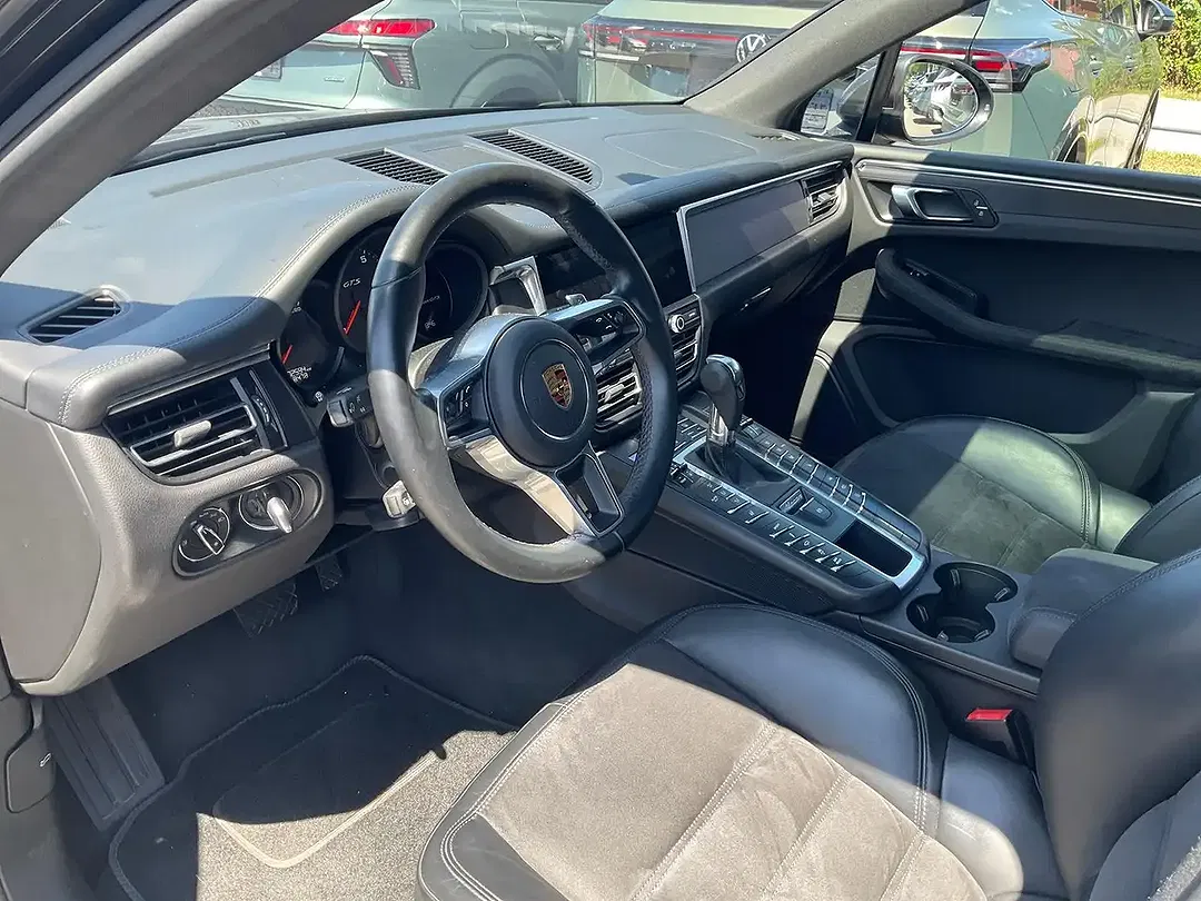 Porsche Macan - Thumbnail 2