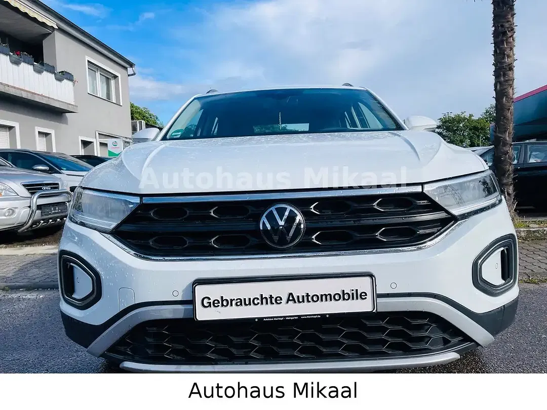 Volkswagen T-Roc - Thumbnail 3