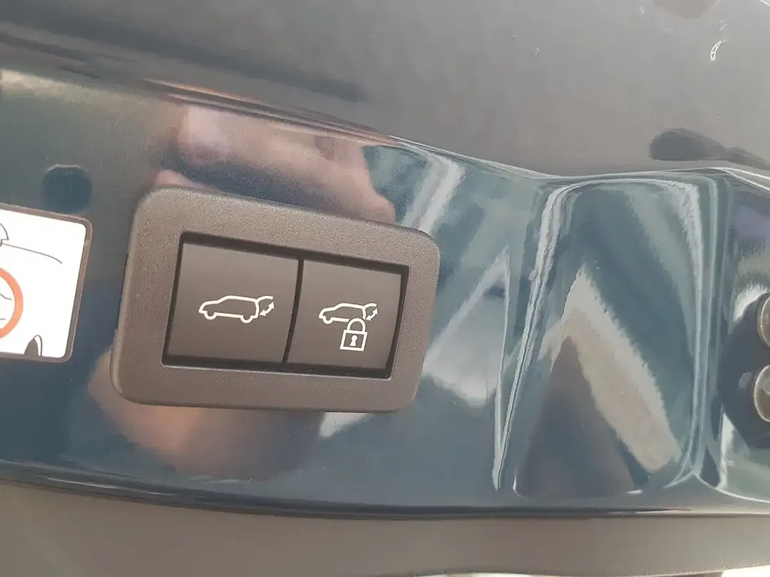 Toyota C-HR - Thumbnail 8