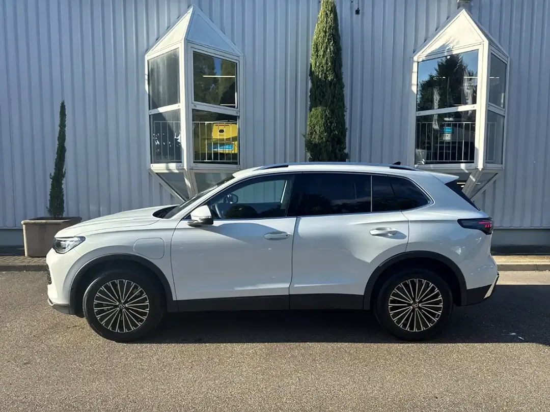 Volkswagen Tiguan - Thumbnail 3