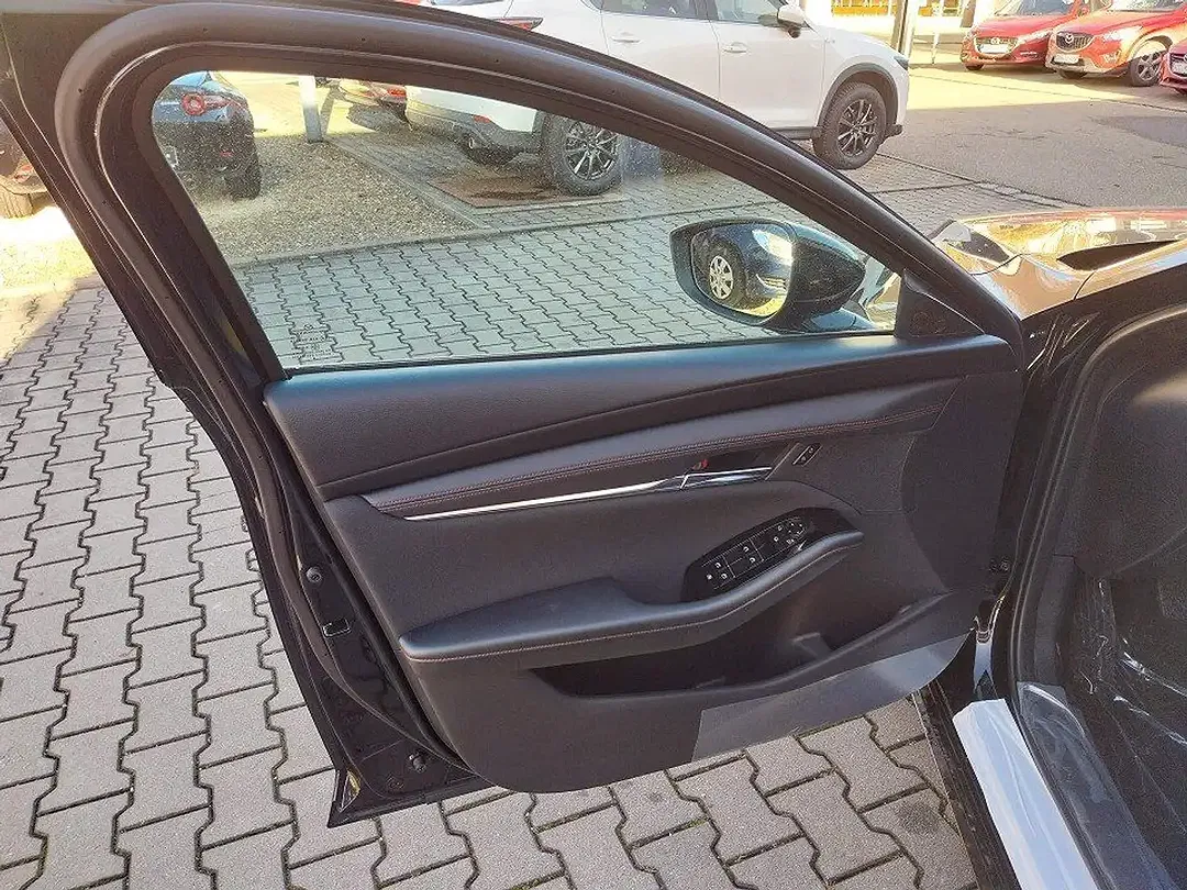 Mazda 3 - Thumbnail 12