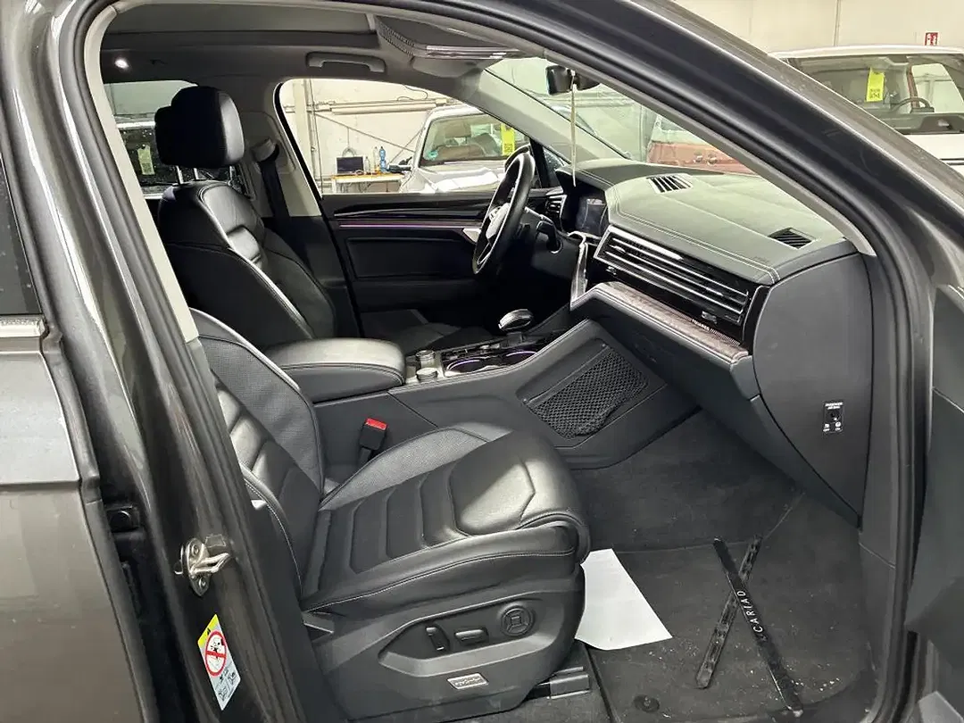 Volkswagen Touareg - Thumbnail 7