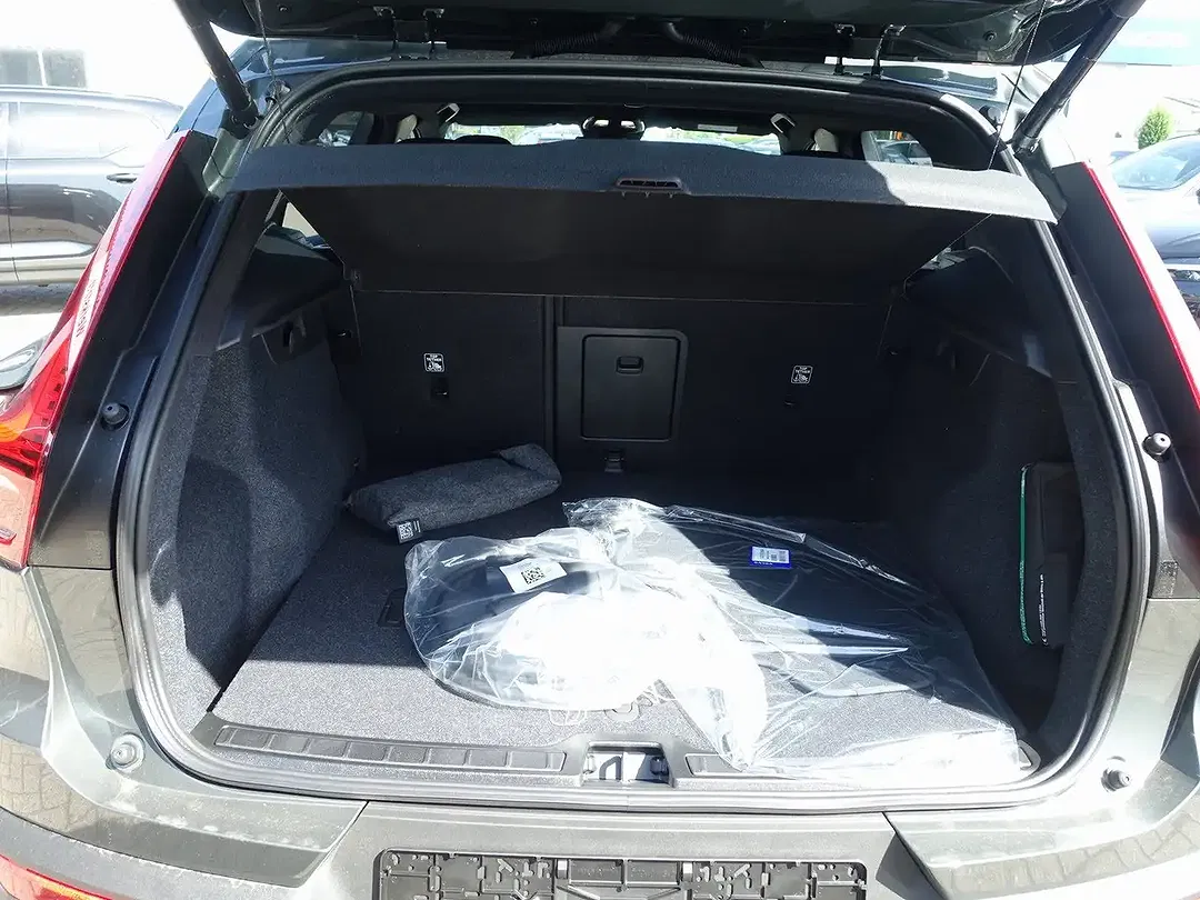 Volvo EX40 - Thumbnail 12