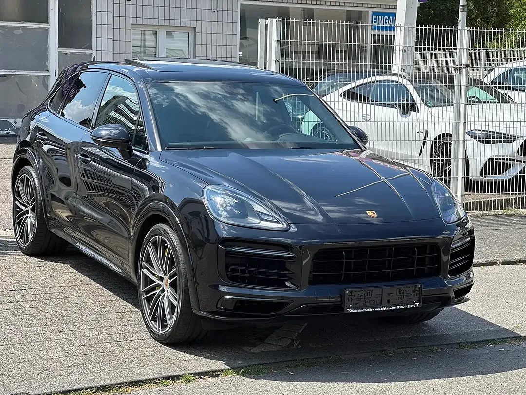 Porsche Cayenne - Thumbnail 1