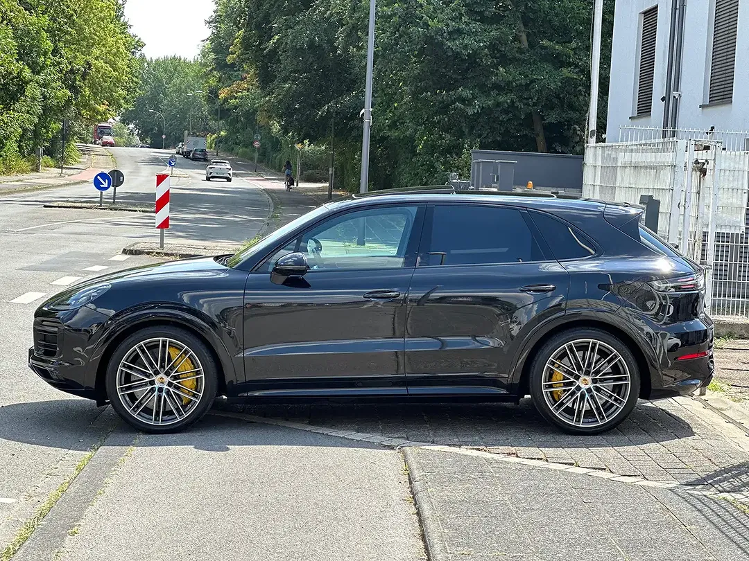 Porsche Cayenne - Thumbnail 4