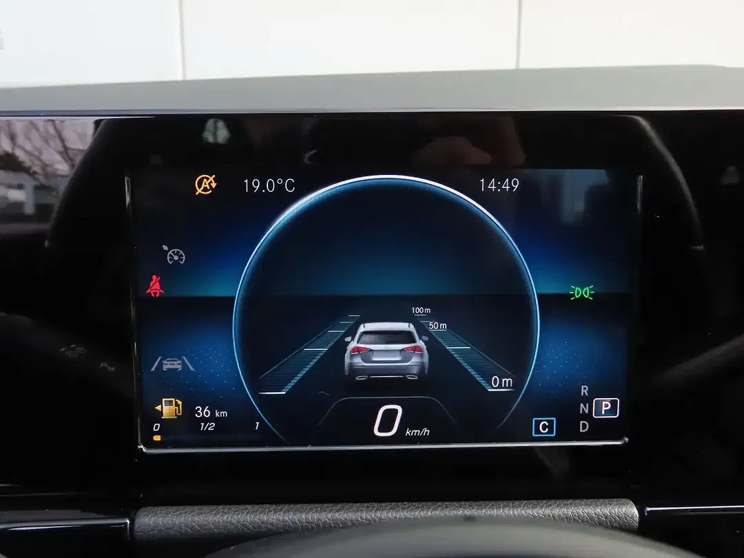 Mercedes-Benz GLA 180 - Thumbnail 6