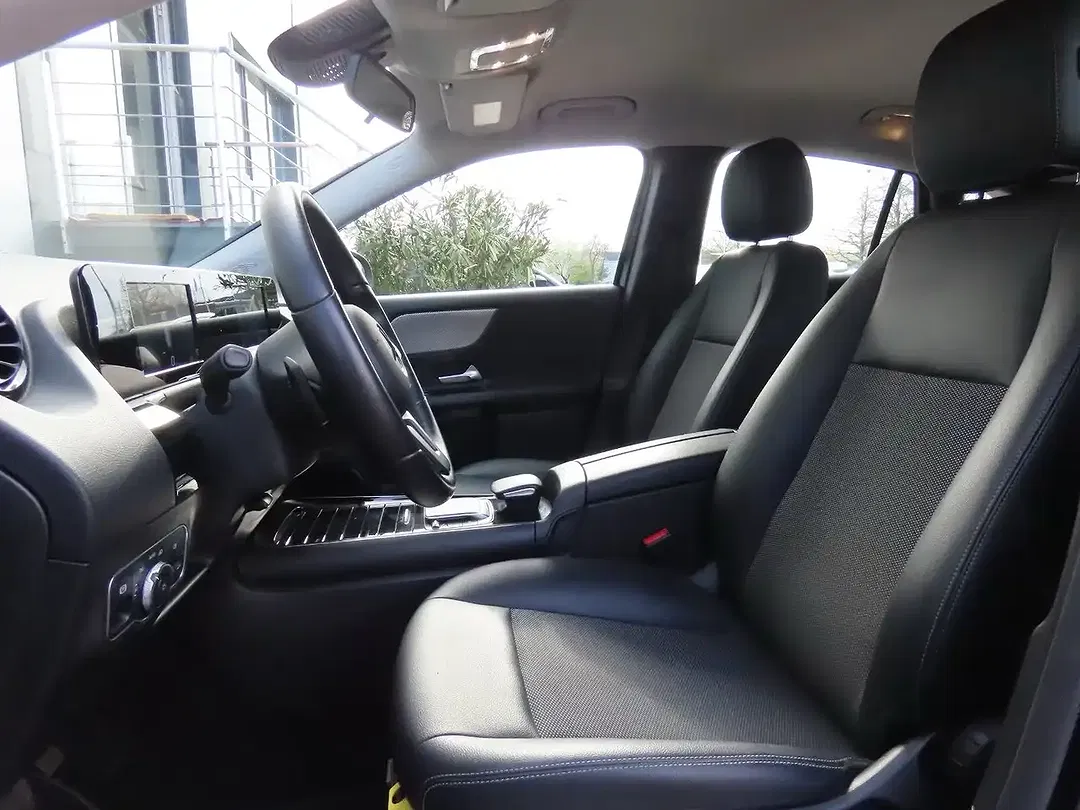 Mercedes-Benz GLA 180 - Thumbnail 3