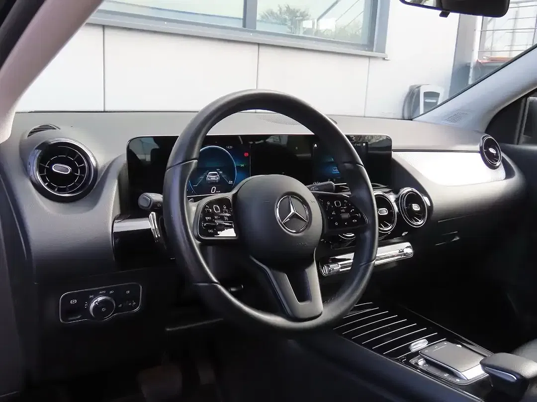 Mercedes-Benz GLA 180 - Thumbnail 4