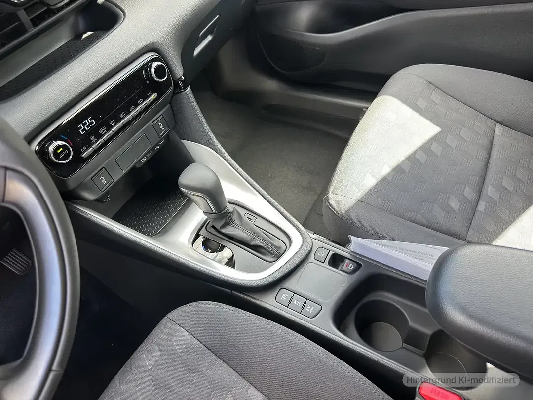 Mazda 2 - Thumbnail 9