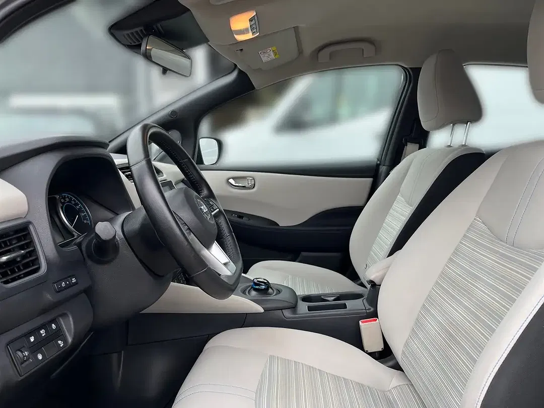 Nissan Leaf - Thumbnail 12