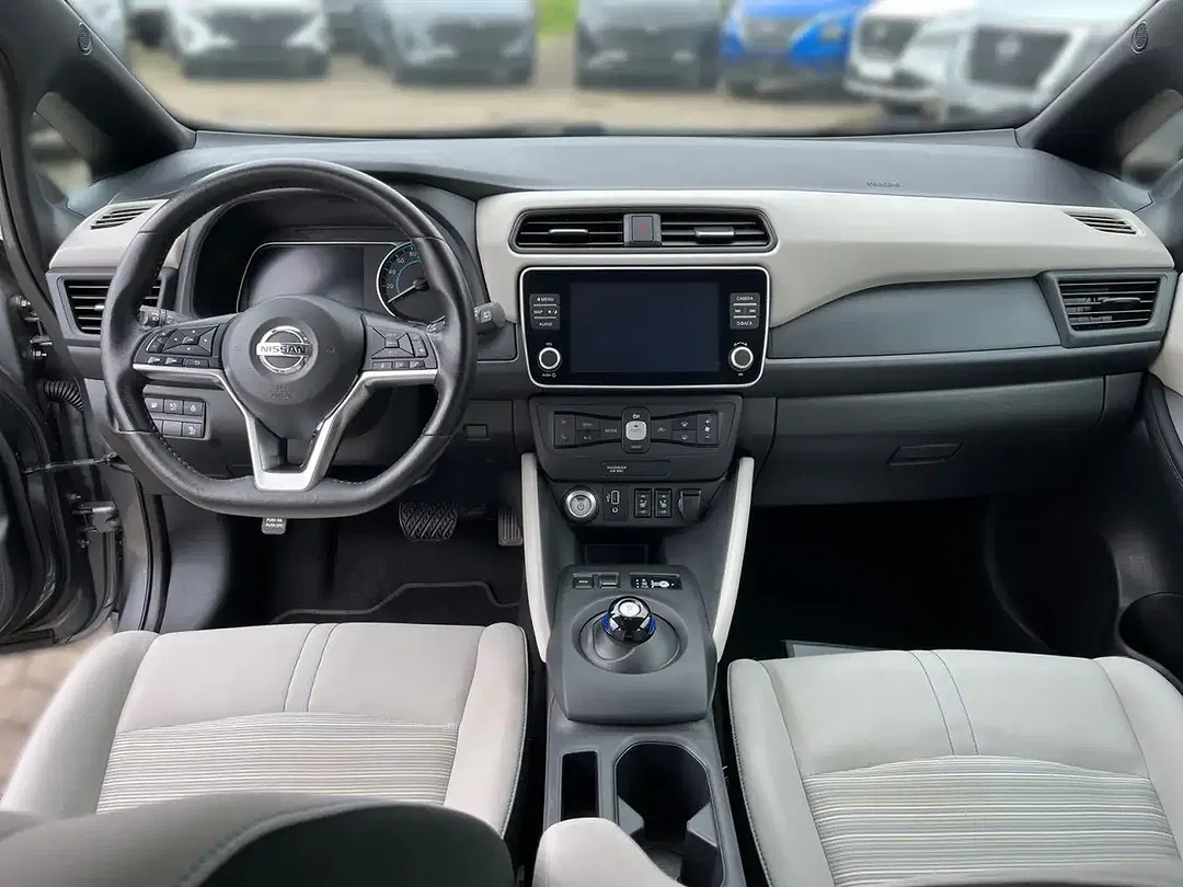 Nissan Leaf - Thumbnail 13