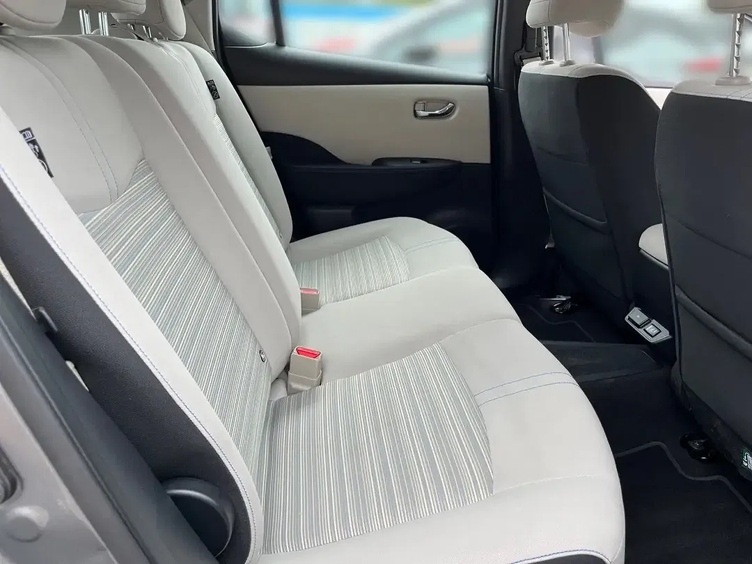 Nissan Leaf - Thumbnail 14