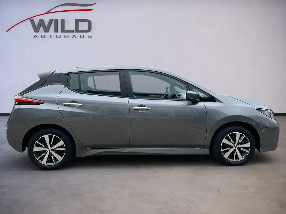 Nissan Leaf - Thumbnail 5