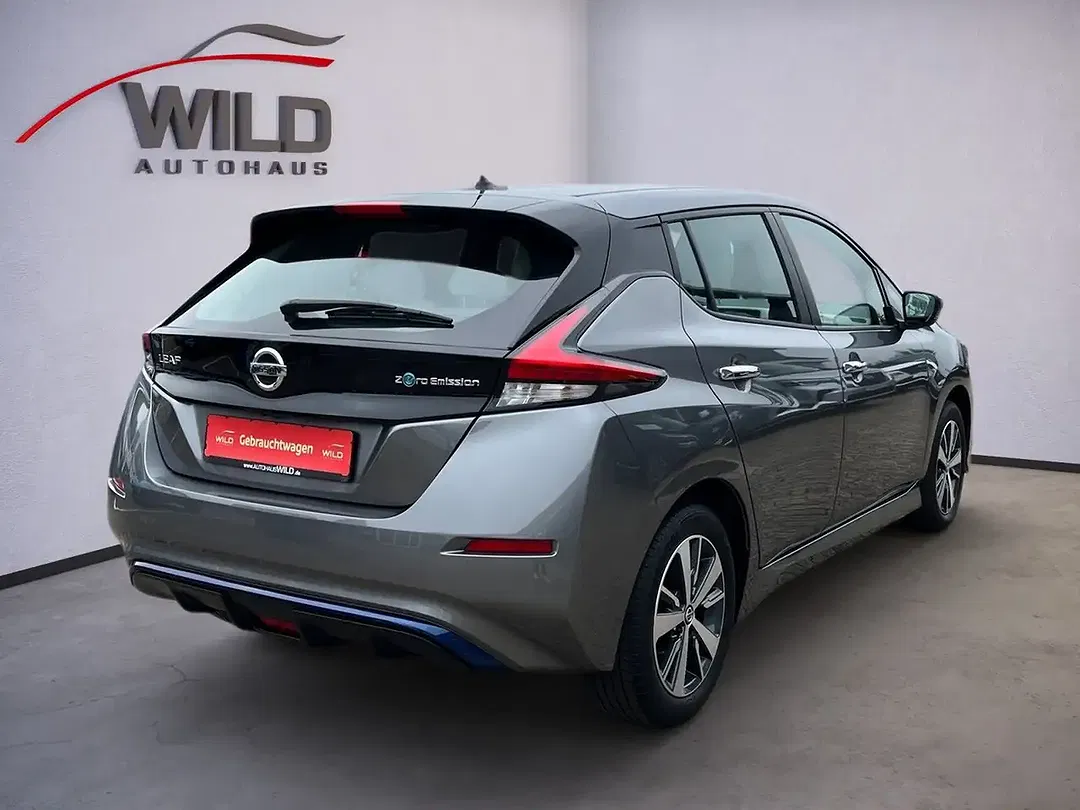 Nissan Leaf - Thumbnail 6