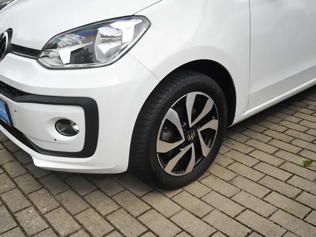 Volkswagen up! - Thumbnail 3