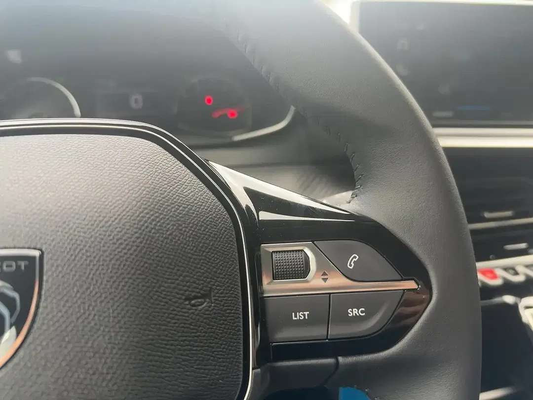 Peugeot 208 - Thumbnail 13