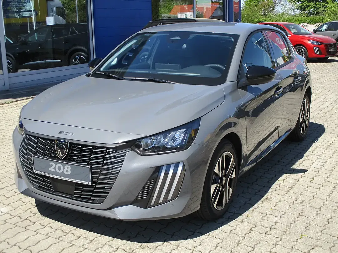 Peugeot 208 - Thumbnail 1