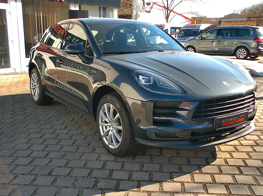 Porsche Macan - Thumbnail 3