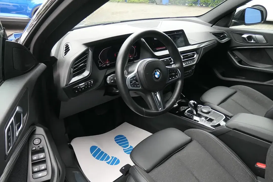 BMW 216 - Thumbnail 3