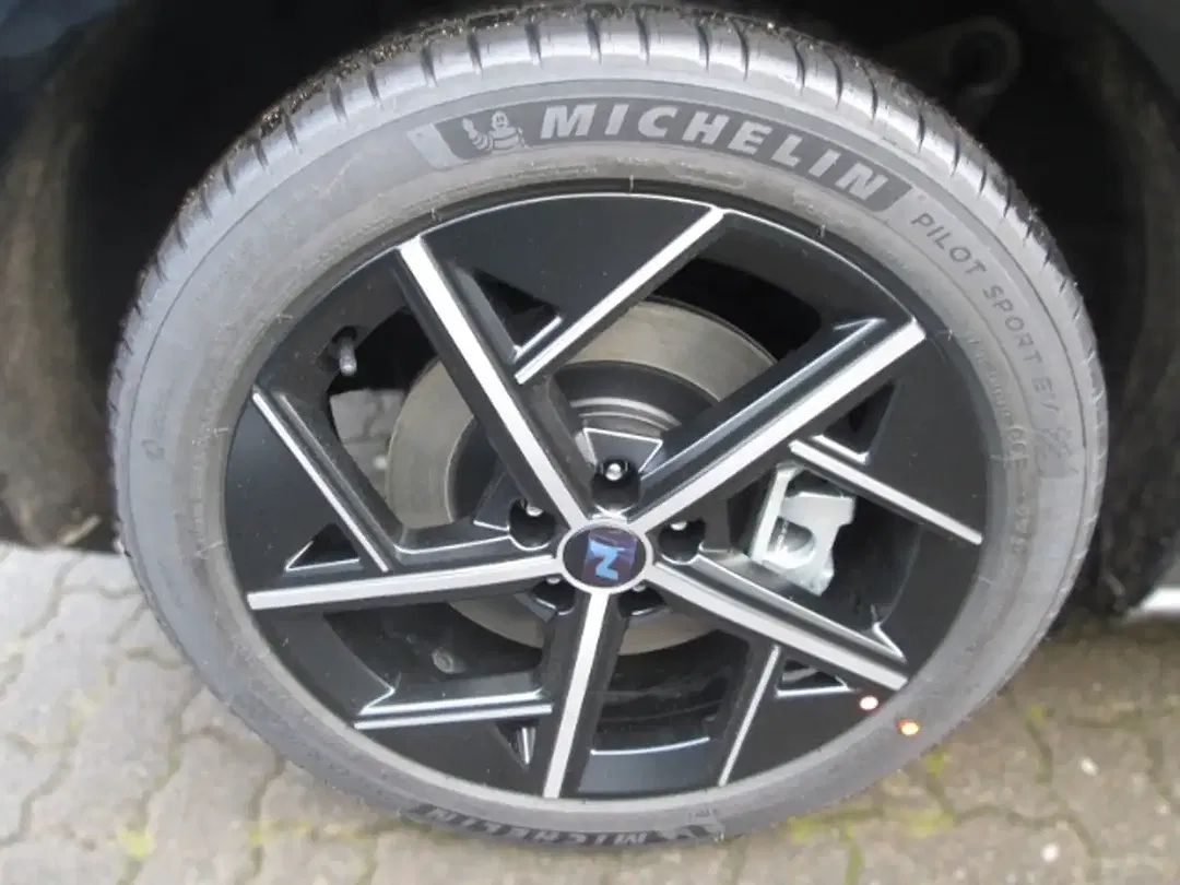 Hyundai IONIQ 5 - Thumbnail 5