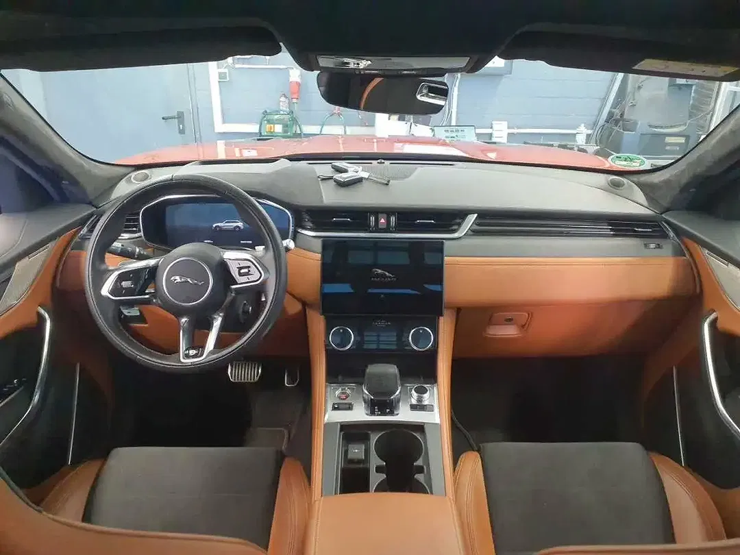 Jaguar F-Pace - Thumbnail 5