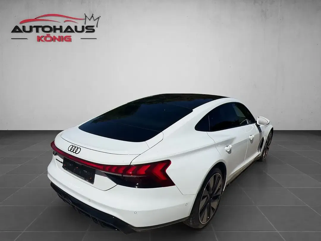 Audi e-tron GT - Thumbnail 11