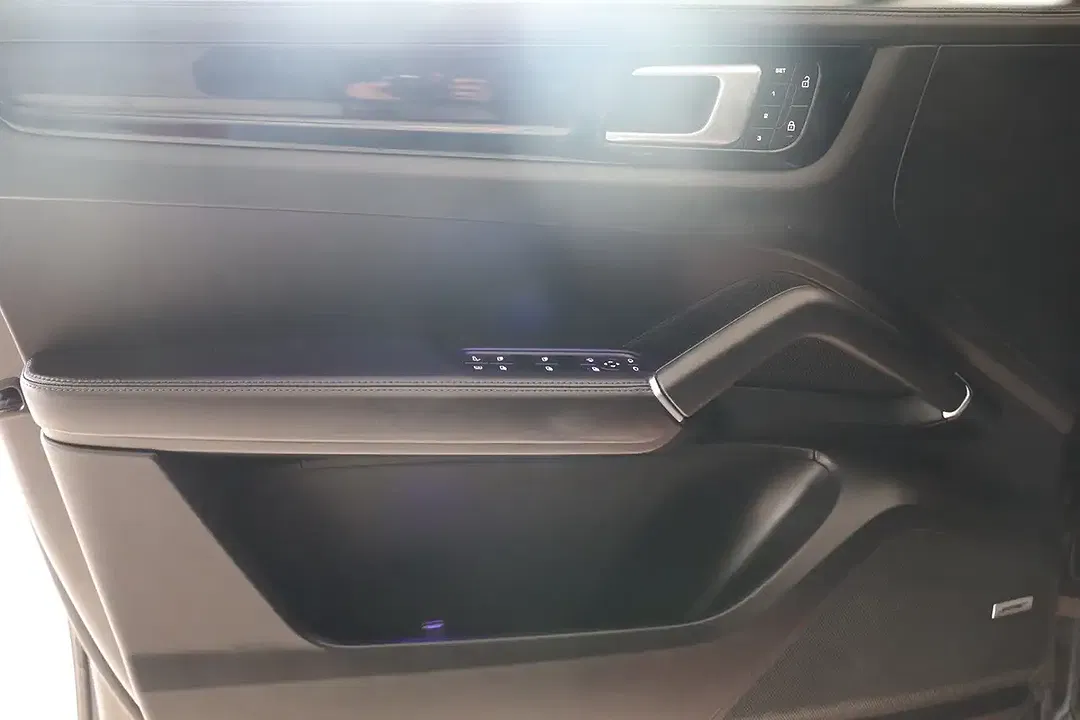 Porsche Cayenne - Thumbnail 12