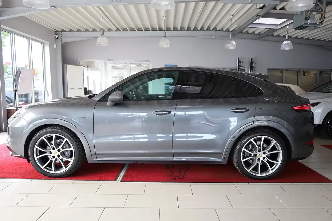Porsche Cayenne - Thumbnail 2