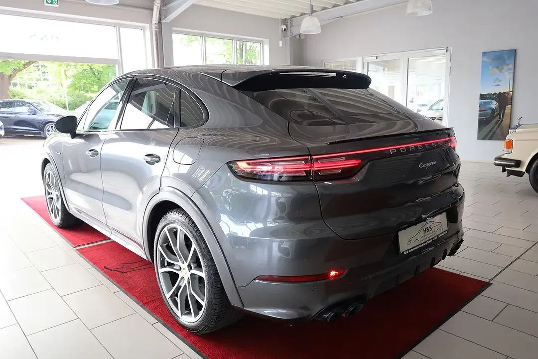 Porsche Cayenne - Thumbnail 3