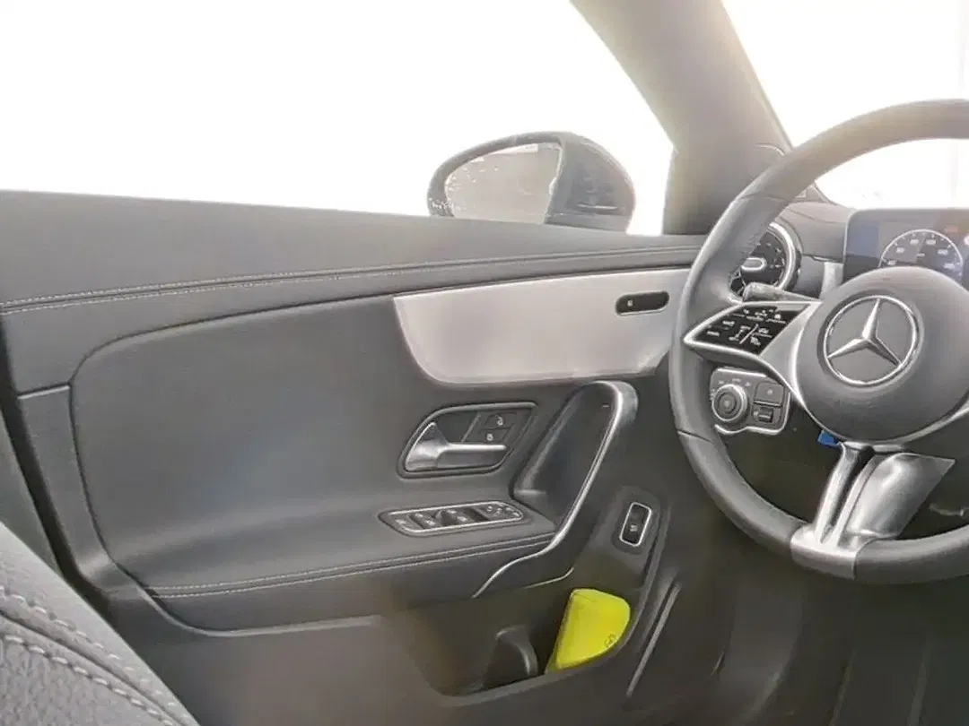Mercedes-Benz CLA 180 - Thumbnail 6