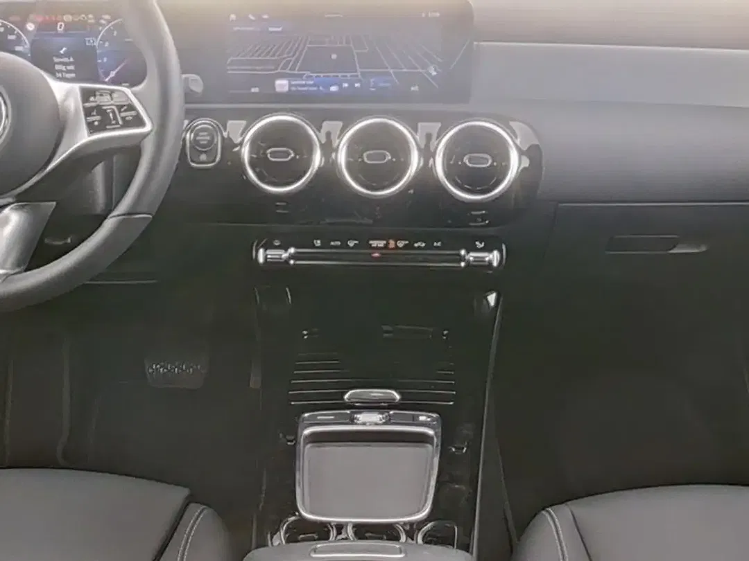 Mercedes-Benz CLA 180 - Thumbnail 7