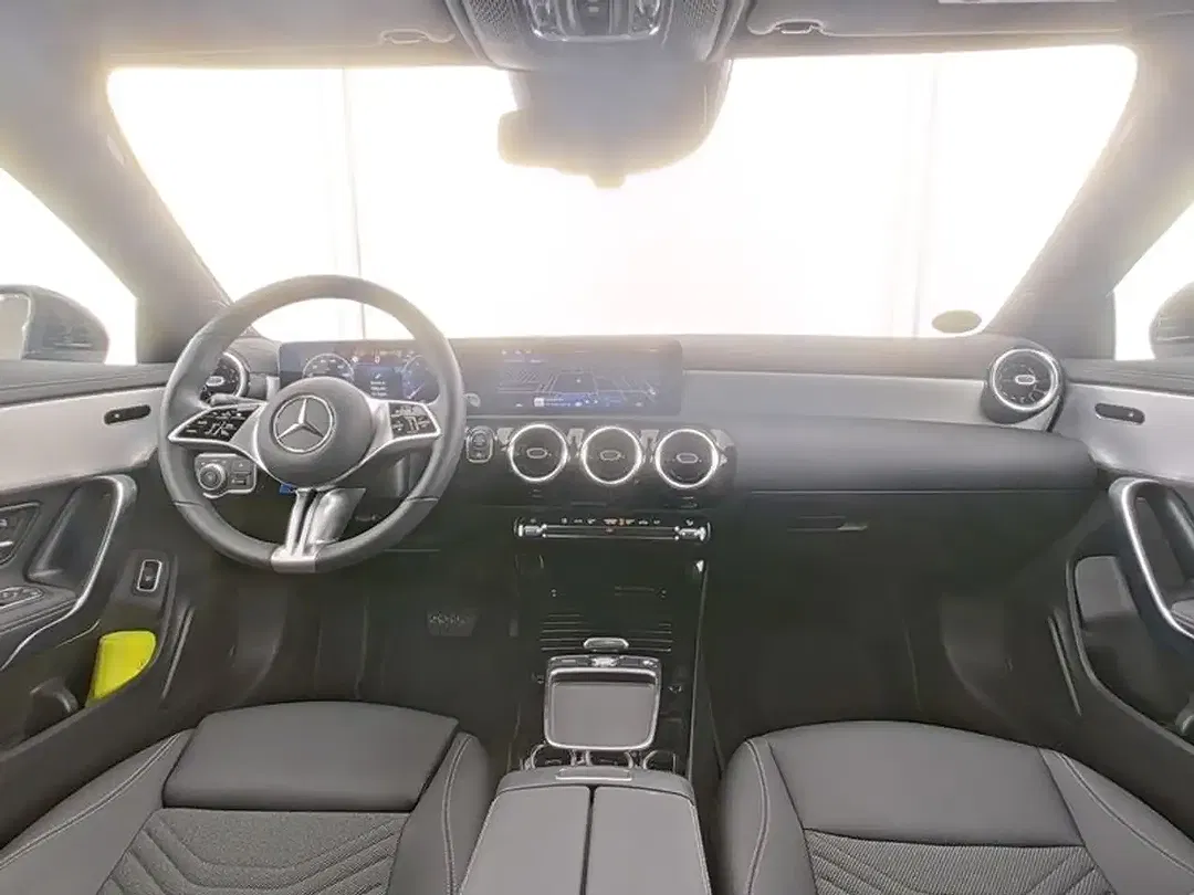 Mercedes-Benz CLA 180 - Thumbnail 8