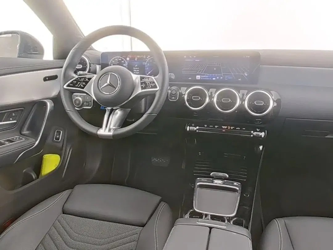 Mercedes-Benz CLA 180 - Thumbnail 9