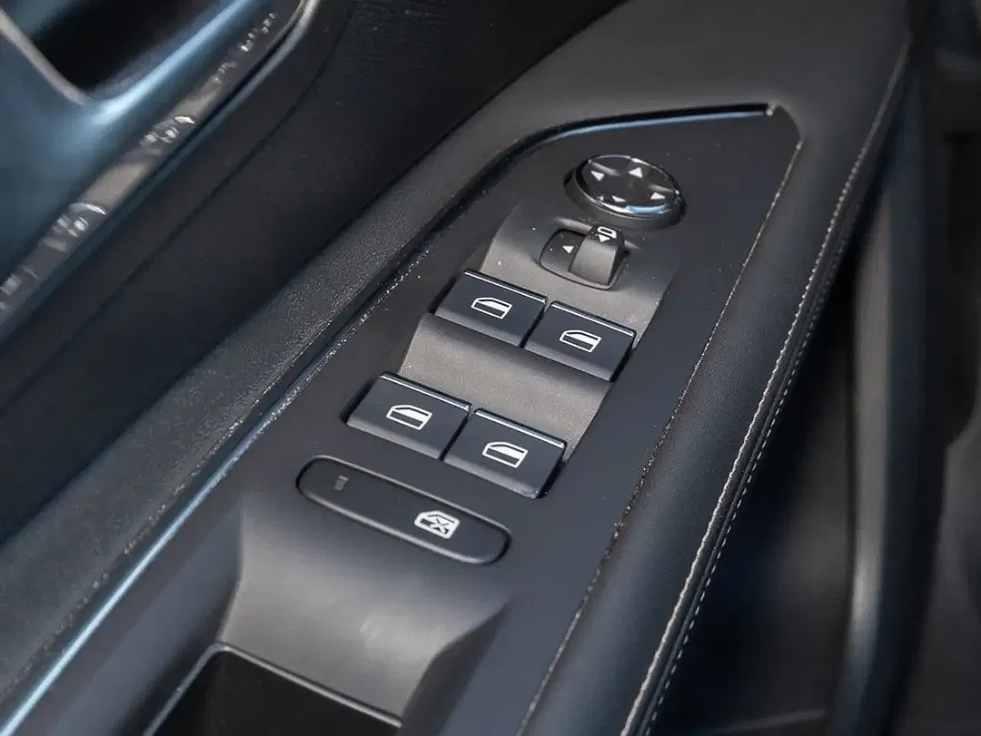 Peugeot 3008 - Thumbnail 6