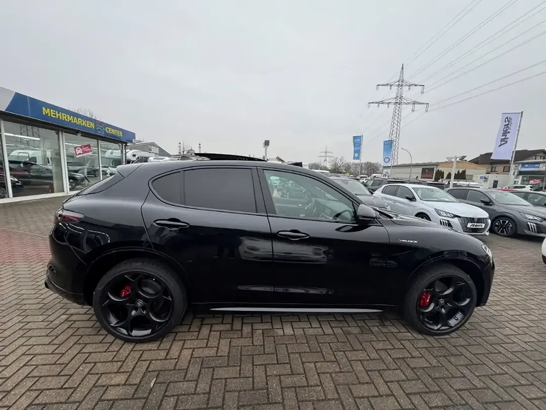 Alfa Romeo Stelvio - Thumbnail 11