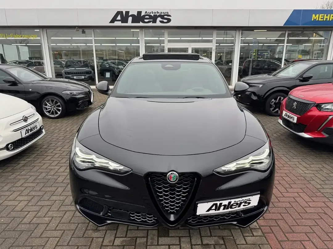 Alfa Romeo Stelvio - Thumbnail 3