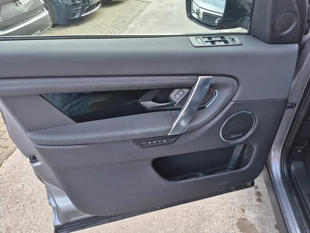 Land Rover Discovery - Thumbnail 16