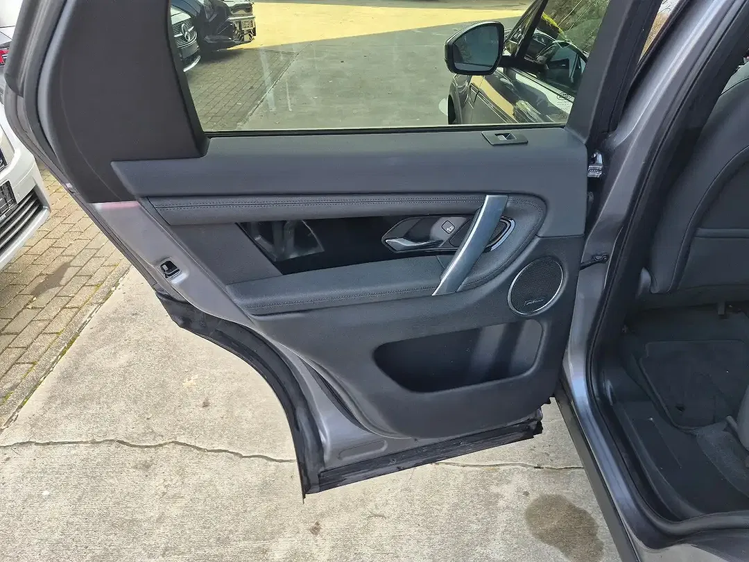 Land Rover Discovery - Thumbnail 17