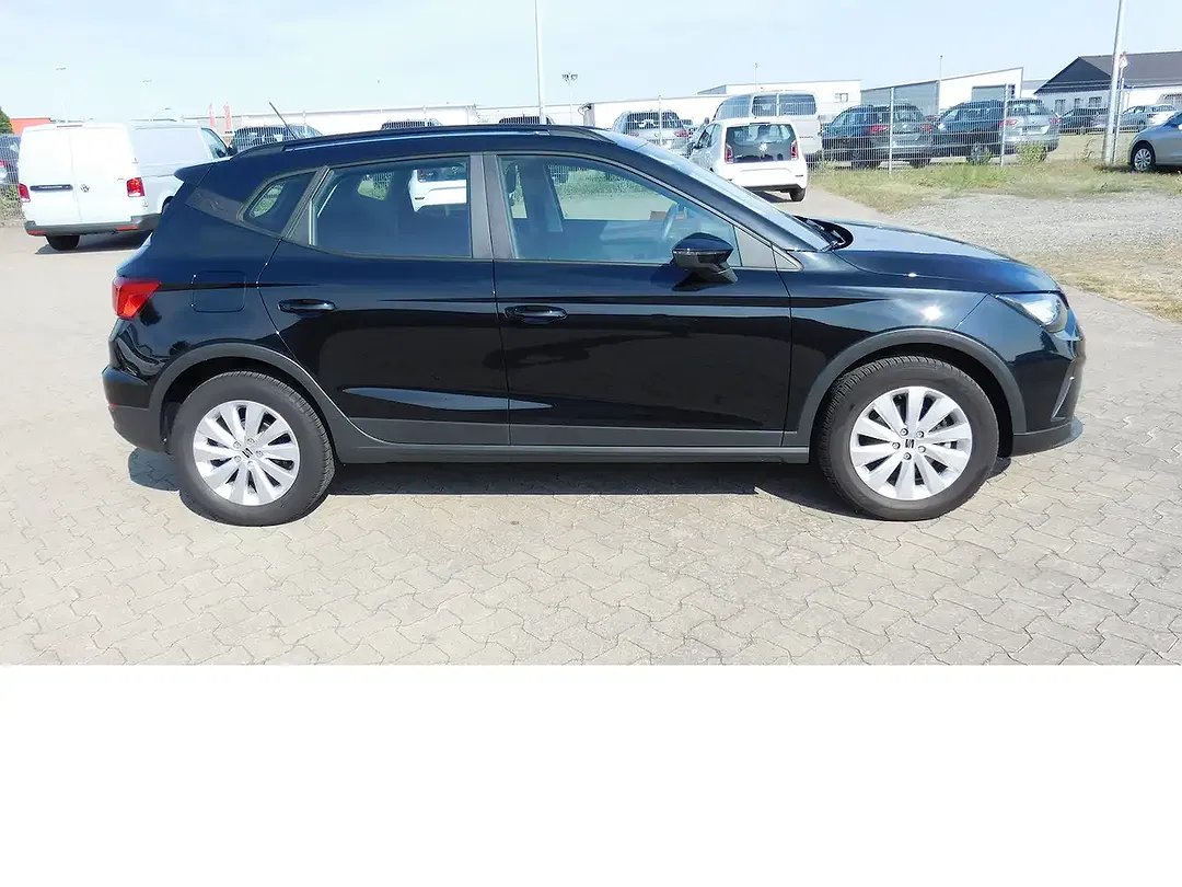 SEAT Arona - Thumbnail 2