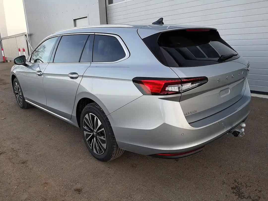 Skoda Superb - Thumbnail 2
